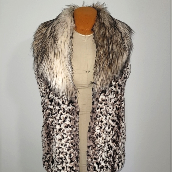 Stunning Adrienne Landau Vest - Picture 5 of 16